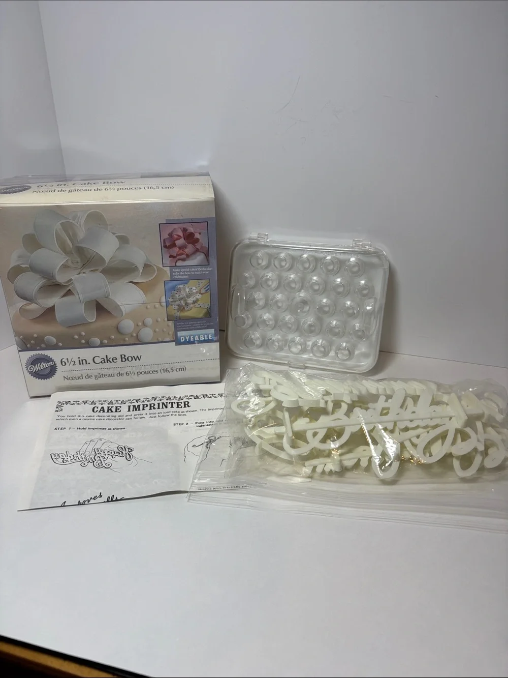 Wilton White Cake Bow & Decorating Accents Kit